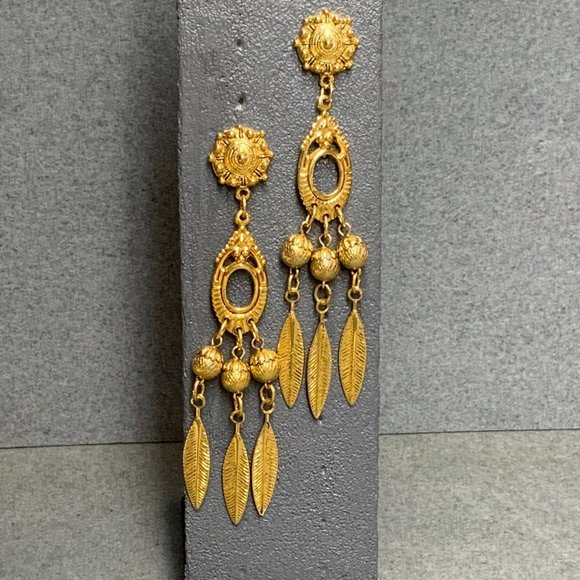Jewelry - Retro gold feather statement Earrings